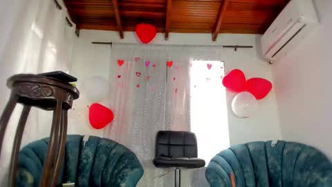 Snapshot of dulce_y_jhoselin chatting on 02.13.26 Dulce Y Jhoselin online show from 02.13.26