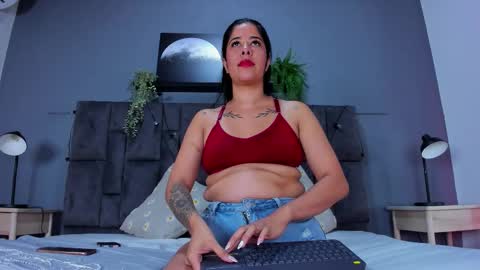 DULCE AURORA online show from 12.15.25