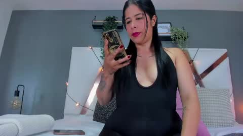 Snapshot of dulceaurora_ chatting on 04.25.26 DULCE AURORA online show from 04.25.26