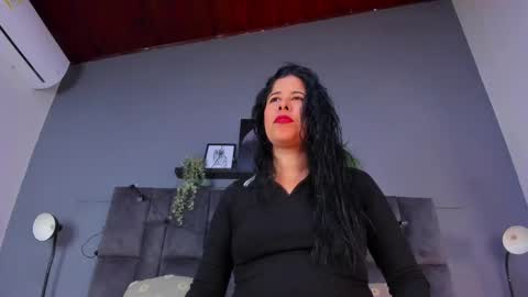 Snapshot of dulceaurora_ chatting on 05.18.26 DULCE AURORA online show from 05.18.26
