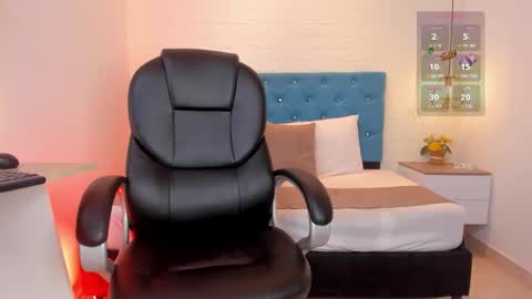 Snapshot of dulcebaker chatting on 10.11.25 Dulce Baker online show from 10.11.25