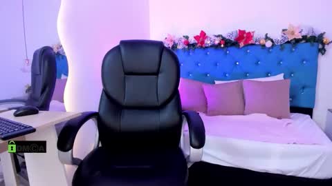 Snapshot of dulcebaker chatting on 12.18.25 Dulce Baker online show from 12.18.25