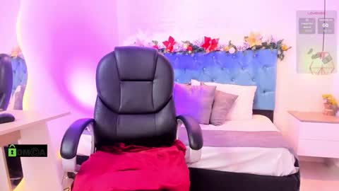 Snapshot of dulcebaker chatting on 12.21.25 Dulce Baker online show from 12.21.25