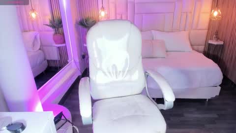 Snapshot of dulcegreem chatting on 12.17.25 Dulce online show from 12.17.25