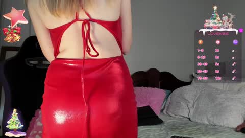 Snapshot of dulcejulia chatting on 12.25.24 Sweetnina online show from 12.25.24