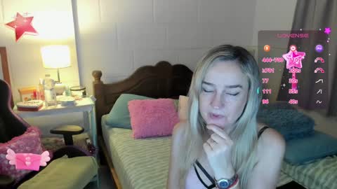Snapshot of dulcejulia chatting on 02.02.25 Sweetnina online show from 02.02.25