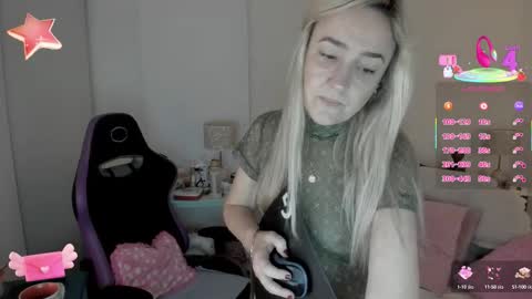 Snapshot of dulcejulia chatting on 09.15.25 Sweetnina online show from 09.15.25