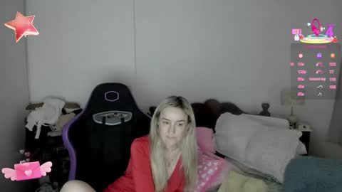 Snapshot of dulcejulia chatting on 09.17.25 Sweetnina online show from 09.17.25