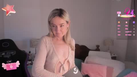 Snapshot of dulcejulia chatting on 09.28.25 Sweetnina online show from 09.28.25