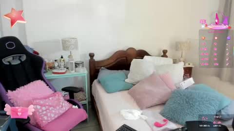 Snapshot of dulcejulia chatting on 10.08.25 Sweetnina online show from 10.08.25