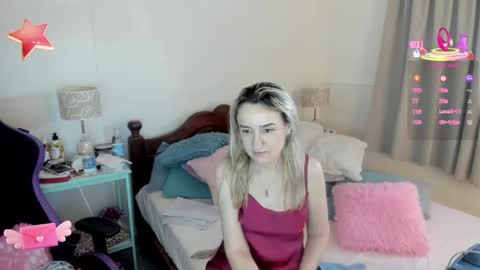 Snapshot of dulcejulia chatting on 10.12.25 Sweetnina online show from 10.12.25