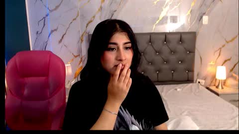 Abril Cruz online show from 10.04.25