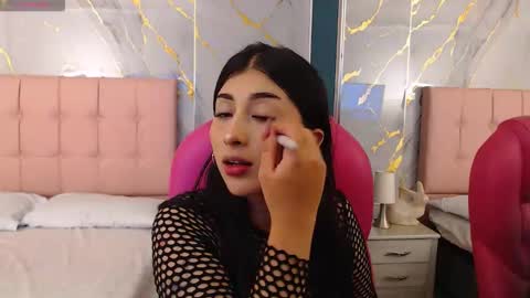 Abril Cruz online show from 10.17.25