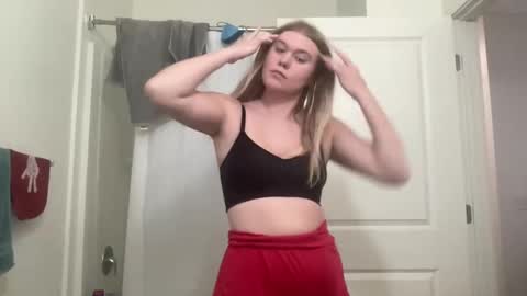 Snapshot of dumbblondexoxo chatting on 01.13.25 dumbblondexoxo online show from 01.13.25