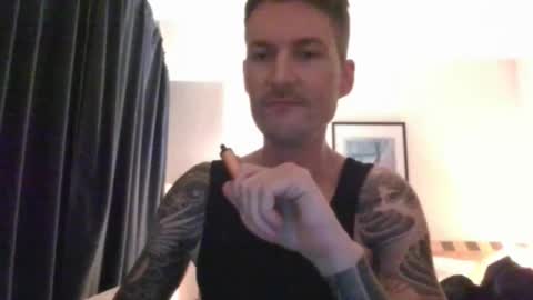 Snapshot of durexdublex chatting on 12.16.25 durexdublex online show from 12.16.25