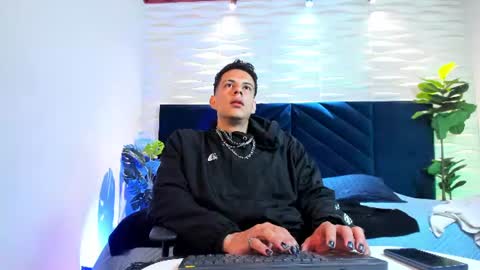 Snapshot of dustin_sonne chatting on 06.15.26 Dustin Sonne online show from 06.15.26