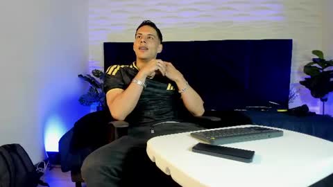 Snapshot of dustin_sonne chatting on 07.04.26 Dustin Sonne online show from 07.04.26