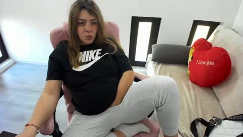 Snapshot of dyanakaylin chatting on 04.26.26 dayana online show from 04.26.26