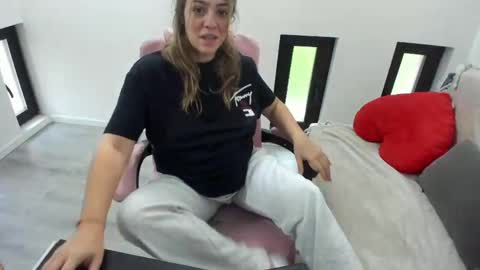 Snapshot of dyanakaylin chatting on 05.17.26 dayana online show from 05.17.26