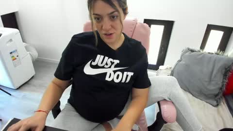 Snapshot of dyanakaylin chatting on 05.25.26 dayana online show from 05.25.26