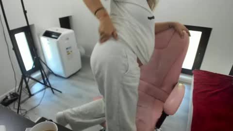 Snapshot of dyanakaylin chatting on 05.28.26 dayana online show from 05.28.26