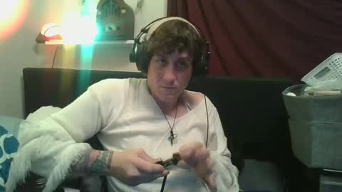 Snapshot of dylanjowelch chatting on 01.08.25 Aurora online show from 01.08.25