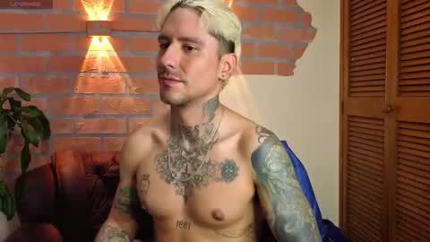Snapshot of dylanstonne1 chatting on 10.10.25 D Y L A N online show from 10.10.25
