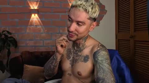 Snapshot of dylanstonne1 chatting on 10.22.25 D Y L A N online show from 10.22.25