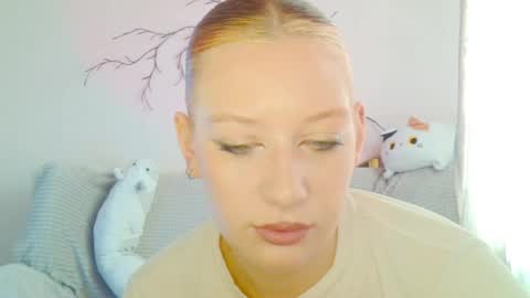 Snapshot of earn_my_lily chatting on 04.22.26 Lily online show from 04.22.26