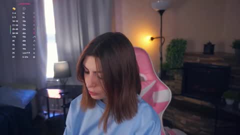 Snapshot of earthadobb chatting on 09.29.25 Emma online show from 09.29.25
