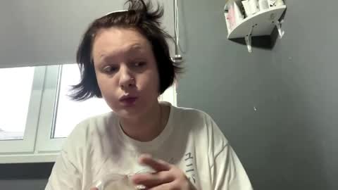 Snapshot of earthascritchfield chatting on 04.23.26 Rina online show from 04.23.26
