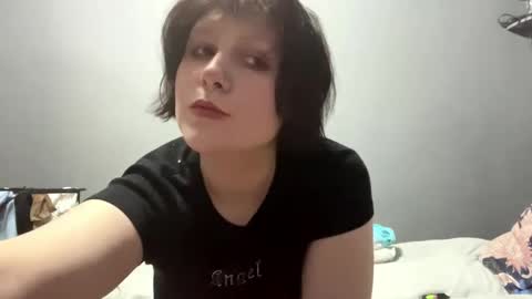 Snapshot of earthascritchfield chatting on 04.28.26 Rina online show from 04.28.26