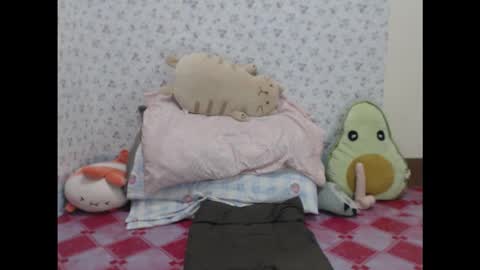 Snapshot of earthlypleasures chatting on 12.22.25 shaina online show from 12.22.25