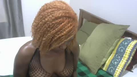 Snapshot of east_queen chatting on 12.08.24 east_queen online show from 12.08.24