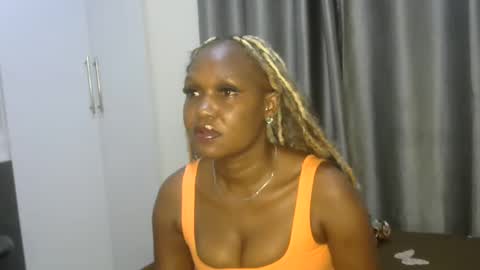 Snapshot of east_queen chatting on 01.28.25 east_queen online show from 01.28.25