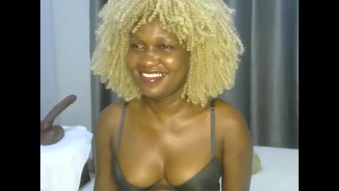 Snapshot of east_queen chatting on 02.24.25 east_queen online show from 02.24.25