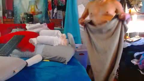 Snapshot of eastbayboy57 chatting on 01.19.26 eastbayboy57 online show from 01.19.26