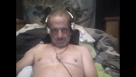 Snapshot of easye4015 chatting on 10.17.25 Easye online show from 10.17.25