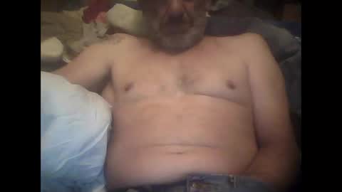 Snapshot of easye4015 chatting on 11.26.25 Easye online show from 11.26.25