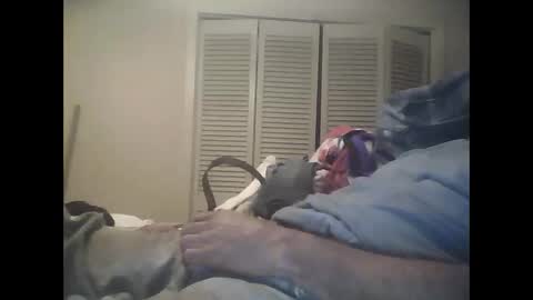 Snapshot of easye4015 chatting on 12.21.25 Easye online show from 12.21.25