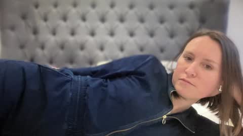 Nadia Ferreira  online show from 01.26.25