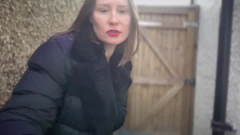 Nadia Ferreira  online show from 02.05.25