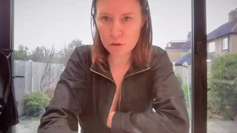 Nadia Ferreira  online show from 02.10.25