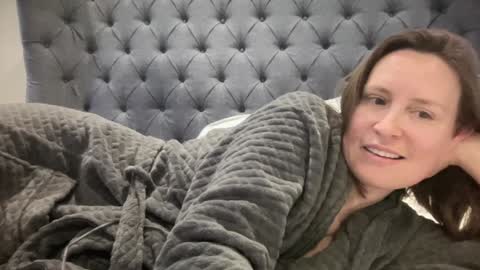 Nadia Ferreira  online show from 02.26.25