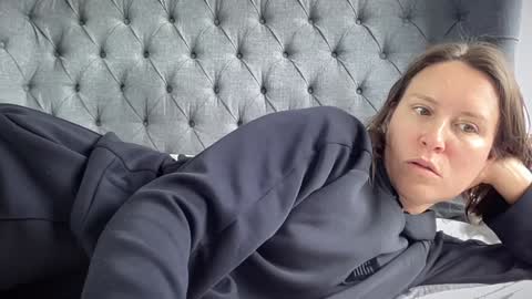 Nadia Ferreira  online show from 09.23.25