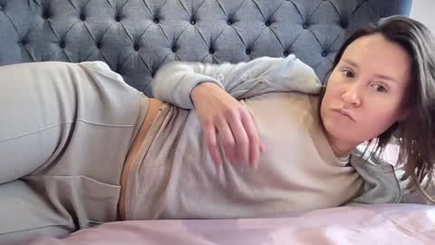 Nadia Ferreira  online show from 12.01.25