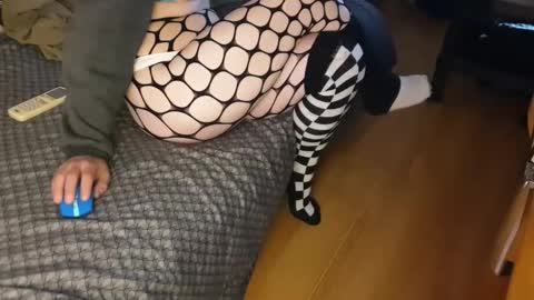 shy yoong cross online show from 10.27.25