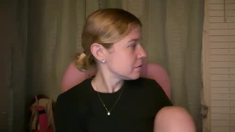 Snapshot of ebony8ivory chatting on 04.18.26 americnbarbie online show from 04.18.26