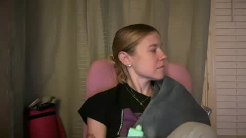 Snapshot of ebony8ivory chatting on 07.04.26 americnbarbie online show from 07.04.26