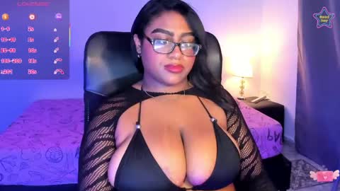Snapshot of ebony__queen2 chatting on 04.21.26 ebony__queen2 online show from 04.21.26